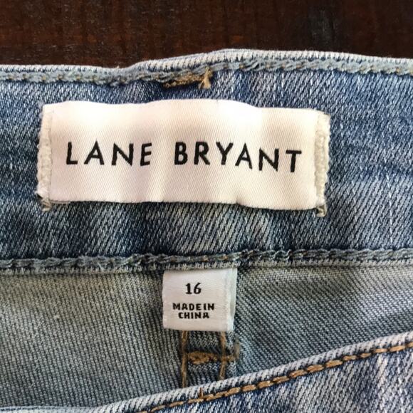 Lane Bryant Size 16 Signature Fit Mid Rise Embroidered Boyfriend Midi Short NICE - Picture 7 of 11